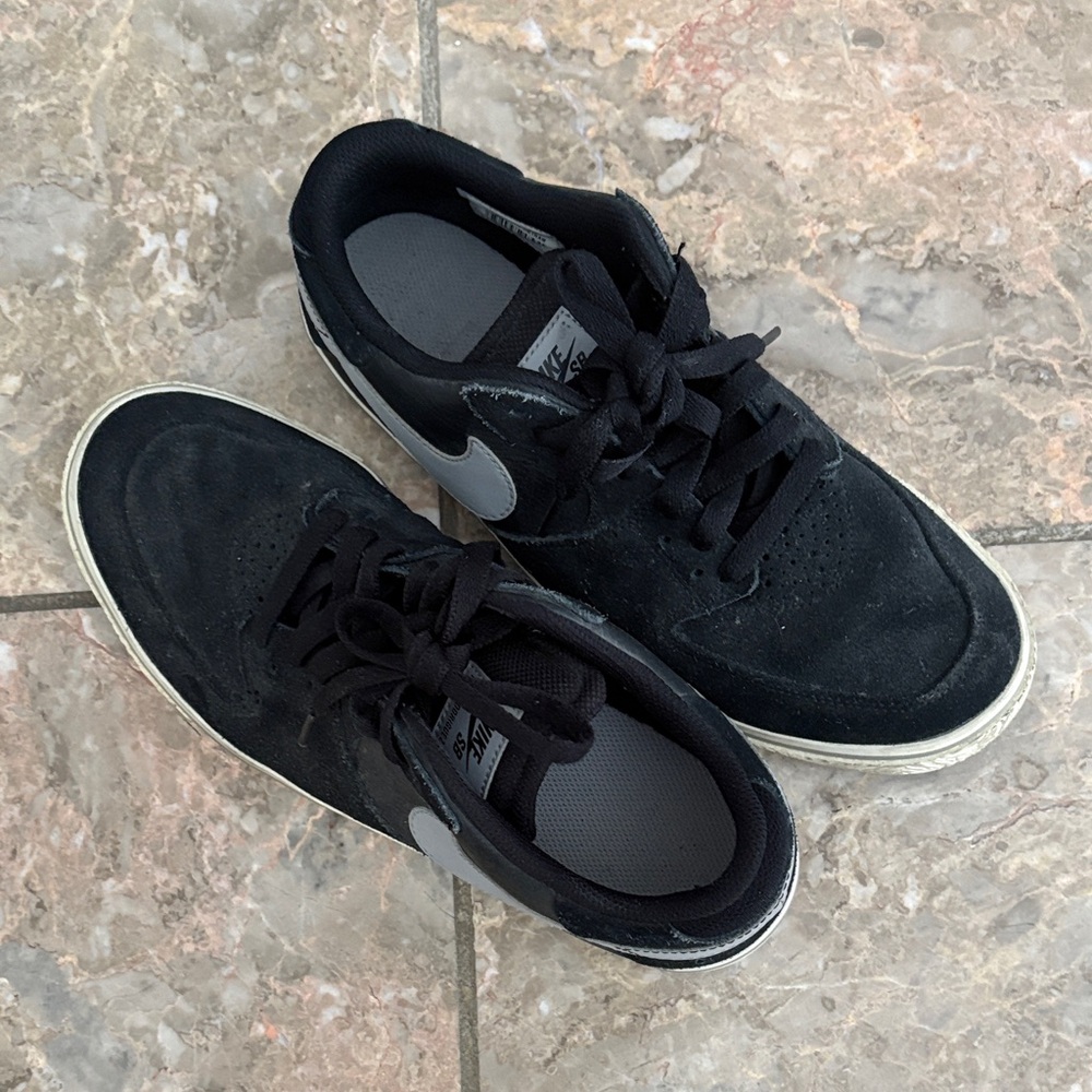 Nike SB size 9 black shoes sneakers skating vintage